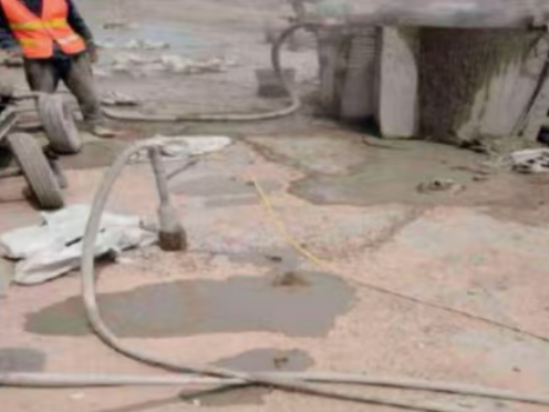 灵璧水泥混凝土路面板底注浆技术 路面脱空注浆整治方案